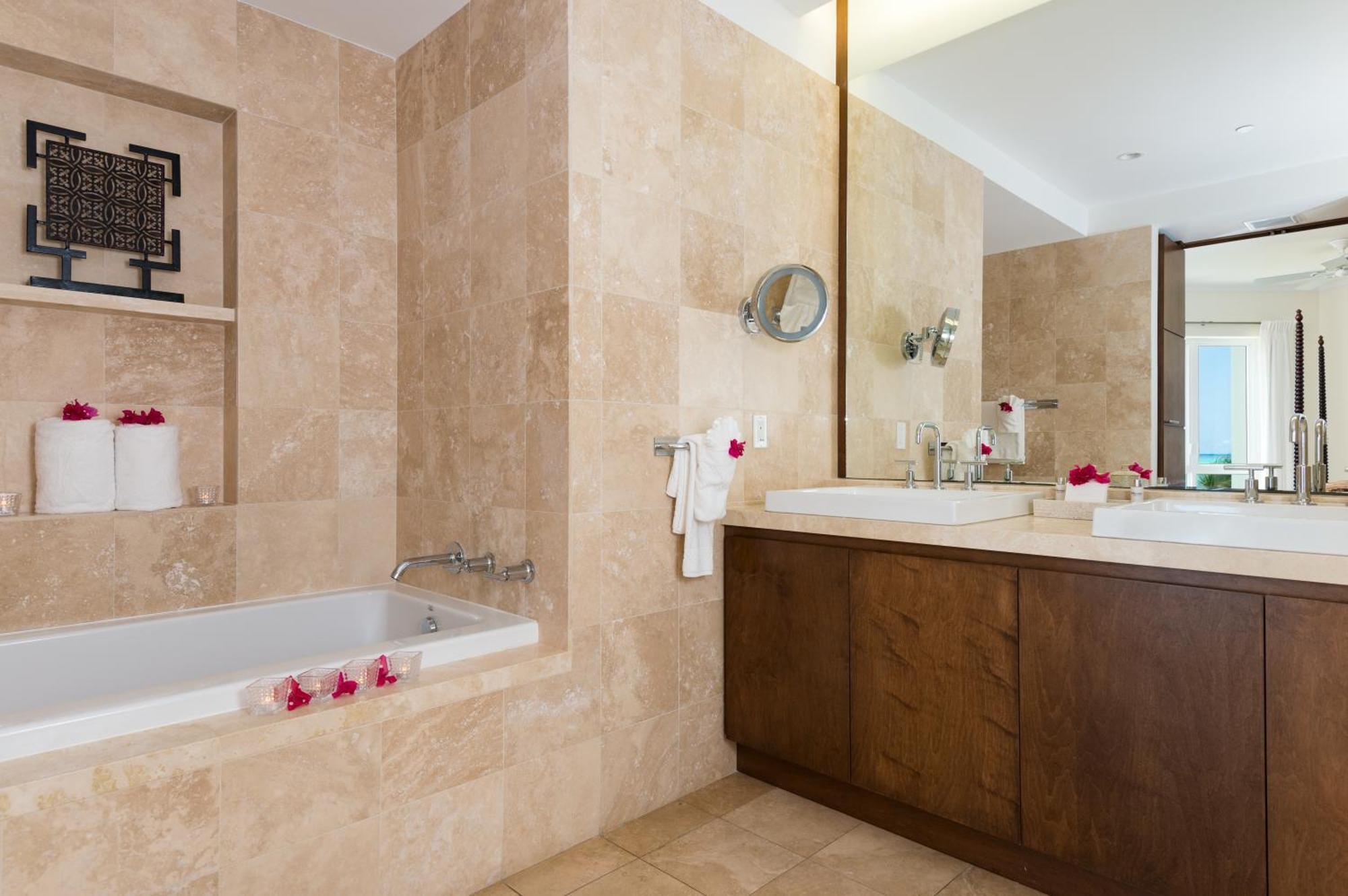 Luxury One-Bedroom Suite Oceanfront,1278953503:JPEG